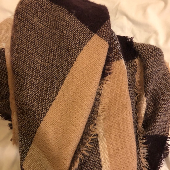 Warm checkered blanket scarf-LIGHTLY WORN